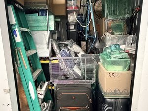 7 x 9 storage unit in Los Angeles, CA