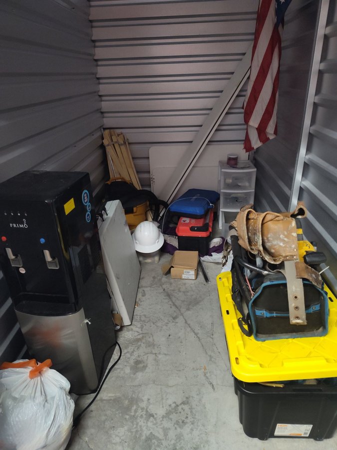 5 x 10 storage unit in Tampa, FL