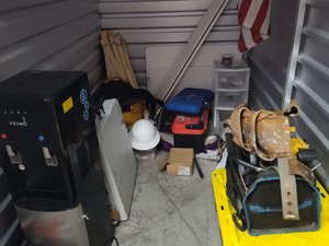 5 x 10 storage unit in Tampa, FL