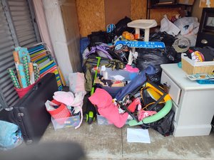 10 x 10 storage unit in Tampa, FL