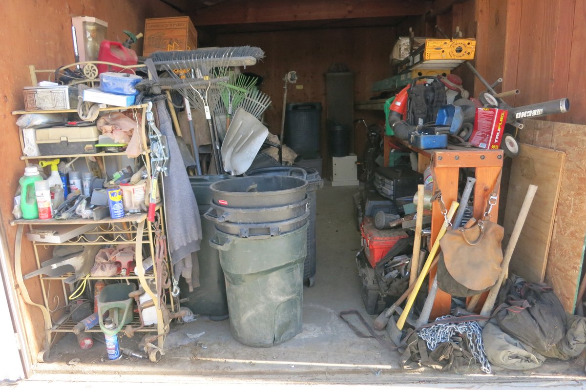 10 x 18 storage unit in Bakersfield, CA