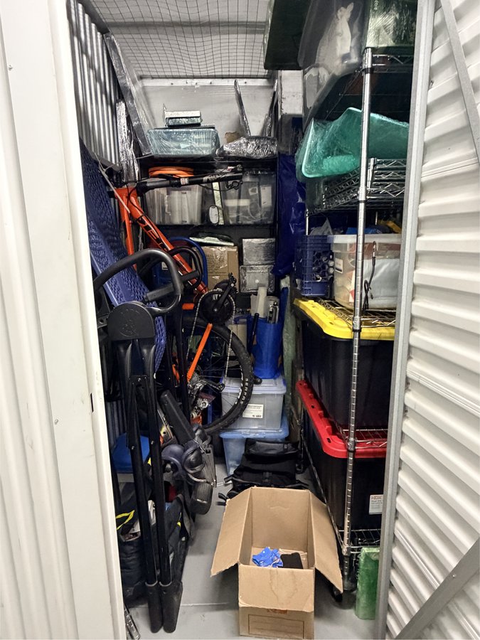 5 x 7 storage unit in Los Angeles, CA