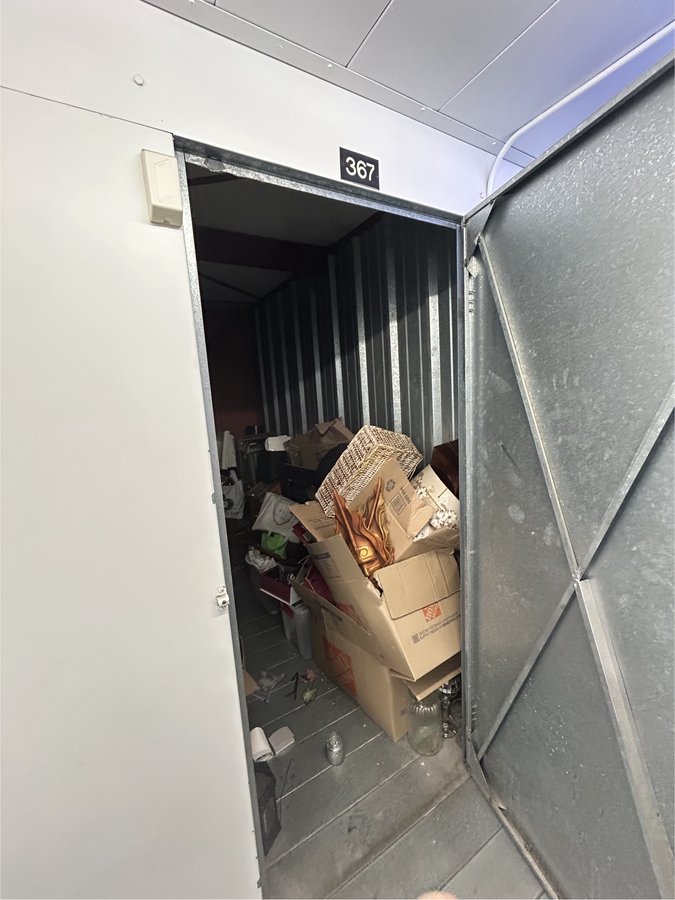5 x 10 storage unit in North Hills, CA