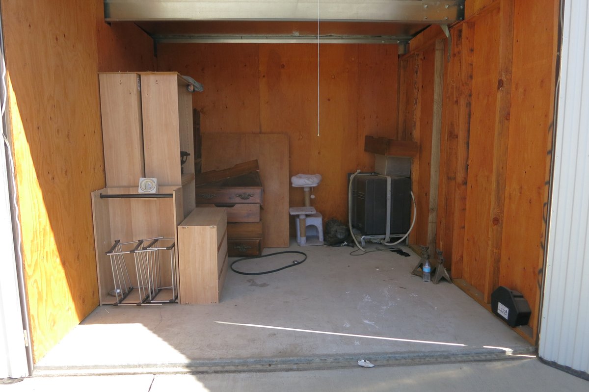 10 x 10 storage unit in Bakersfield, CA
