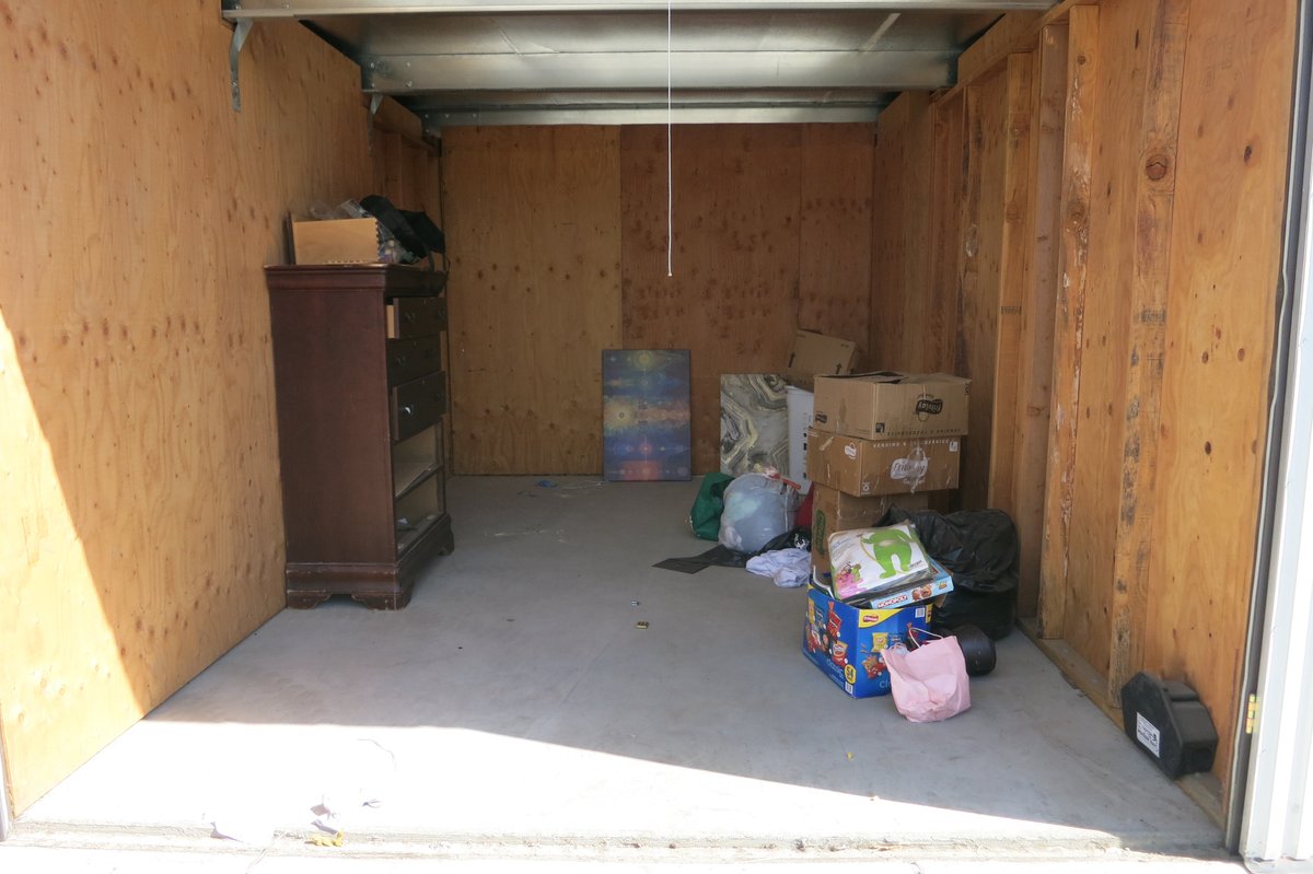 10 x 15 storage unit in Bakersfield, CA