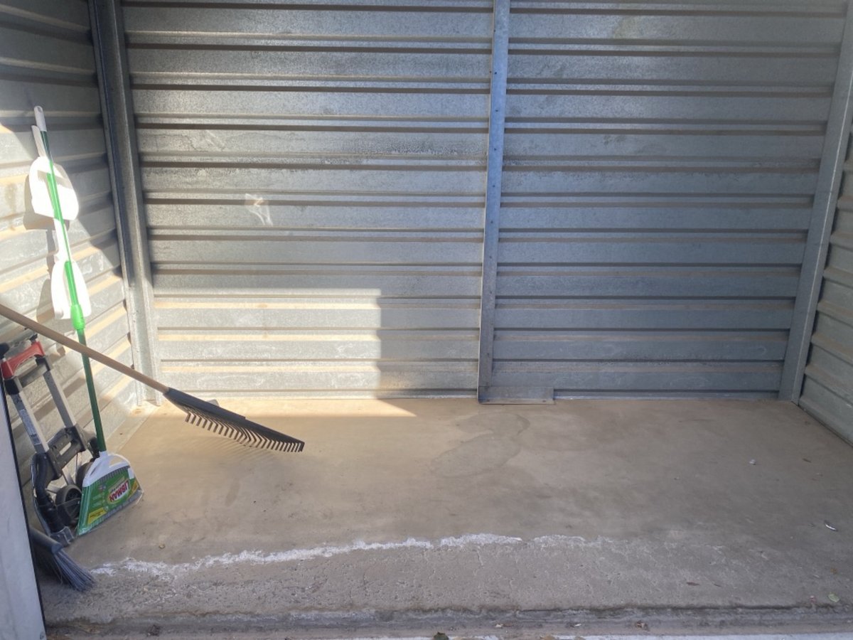 10 x 5 storage unit in Glendale, AZ