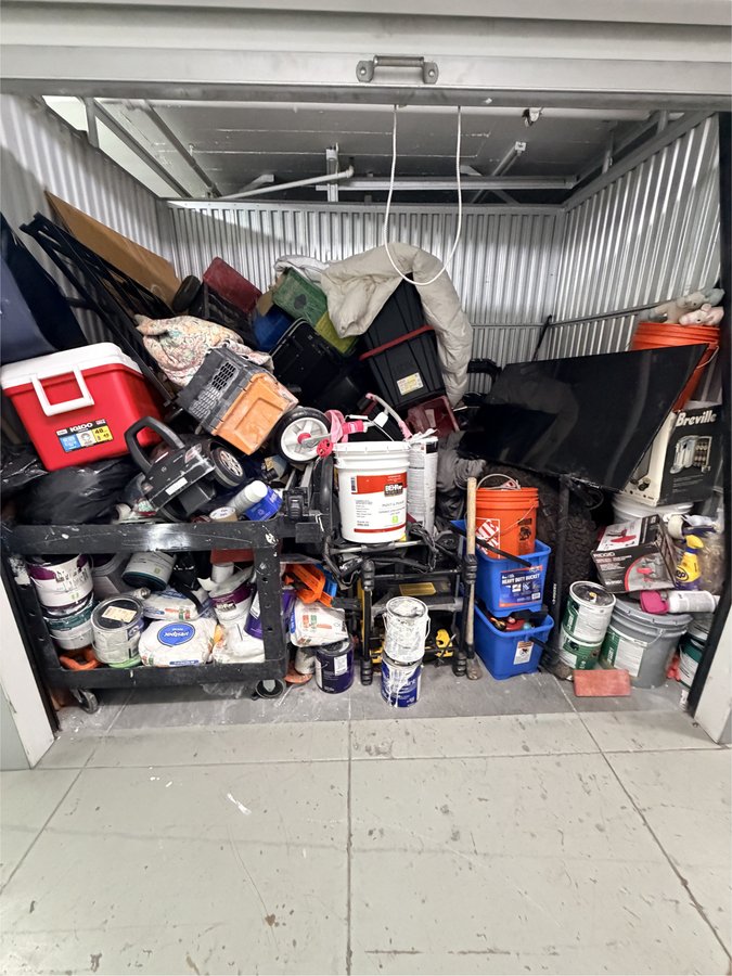 7 x 10 storage unit in Los Angeles, CA