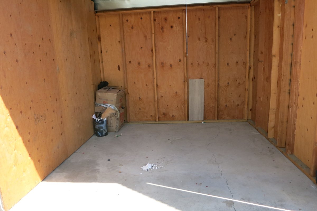 10 x 10 storage unit in Bakersfield, CA