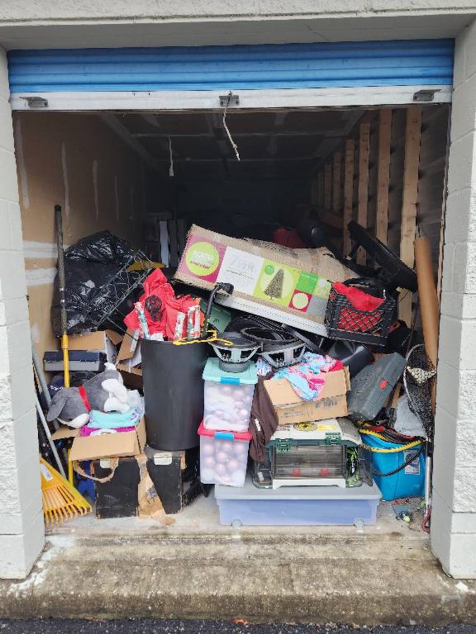 8 x 20 storage unit in Jeffersonville, IN