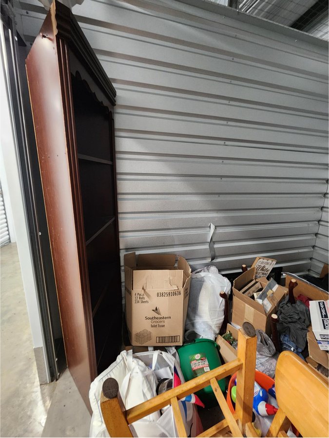 10 x 10 storage unit in Middleburg, FL