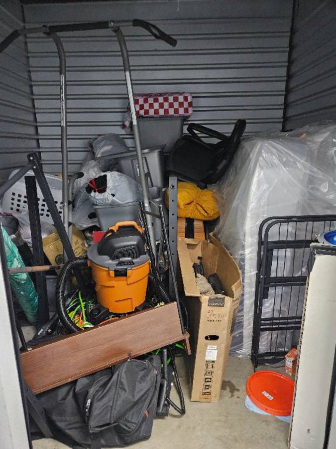 10 x 10 storage unit in Germantown, MD