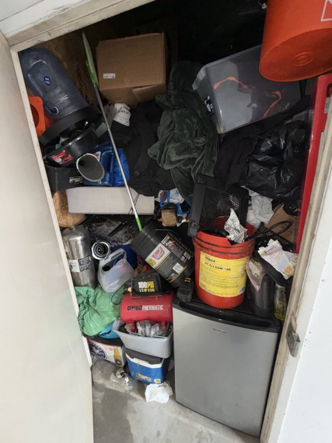 5 x 5 storage unit in Sun Valley, CA