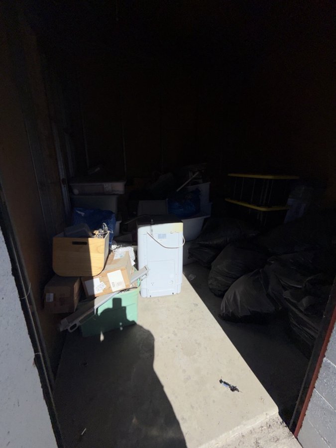 10 x 10 storage unit in Sun Valley, CA