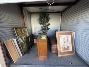 10 x 10 storage unit in Sun Valley, CA