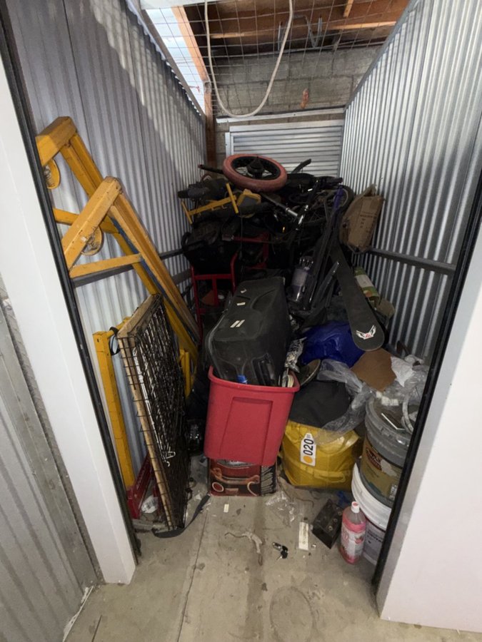 5 x 7 storage unit in Sun Valley, CA