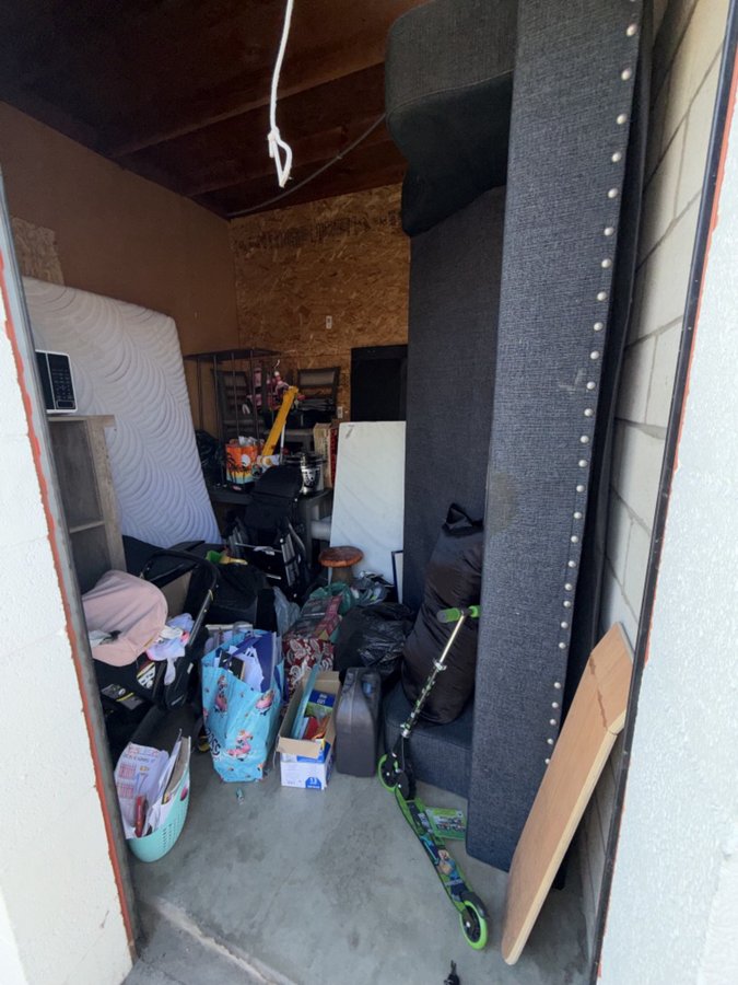 10 x 10 storage unit in Sun Valley, CA