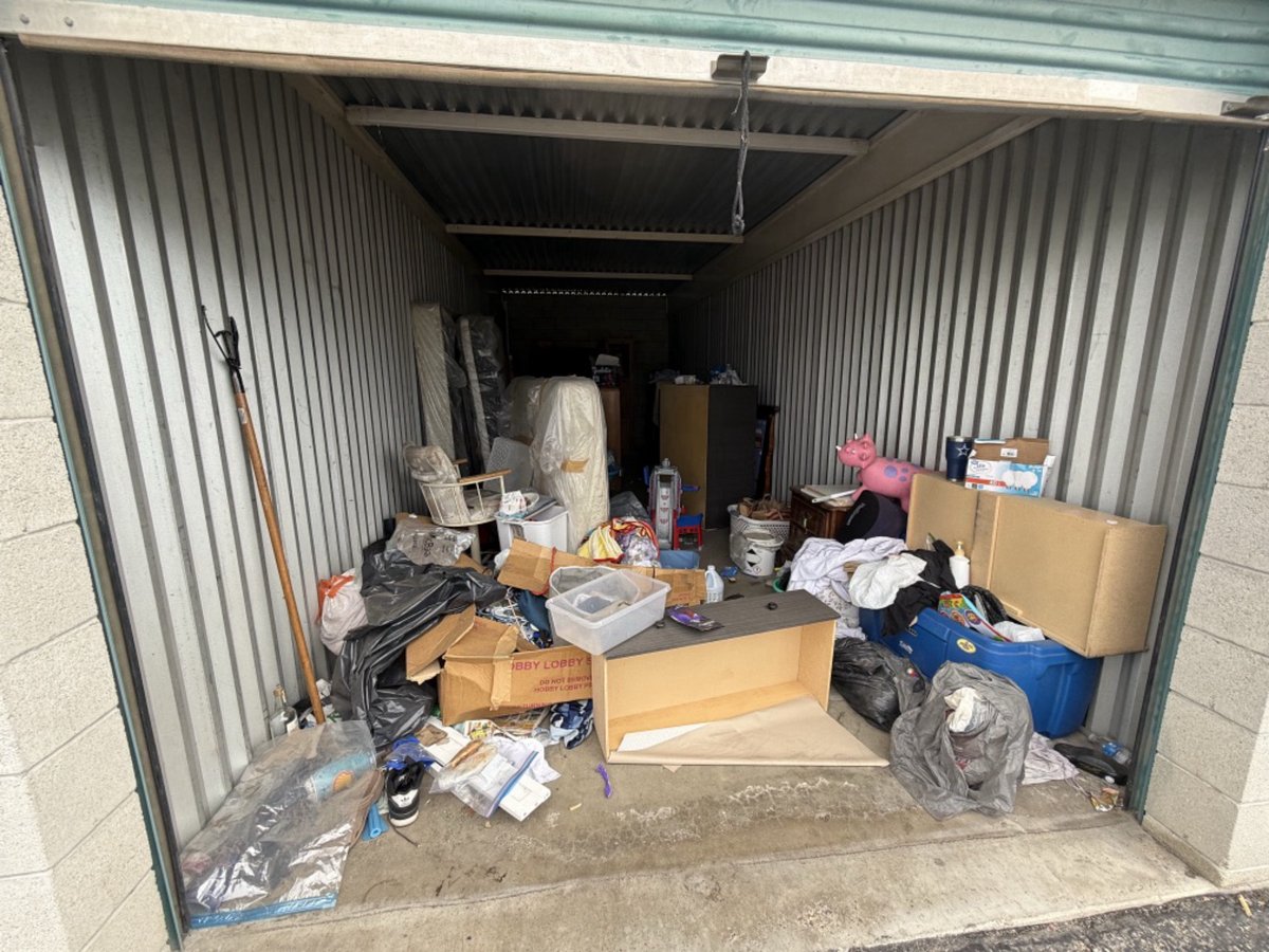 10 x 30 storage unit in Victorville, CA