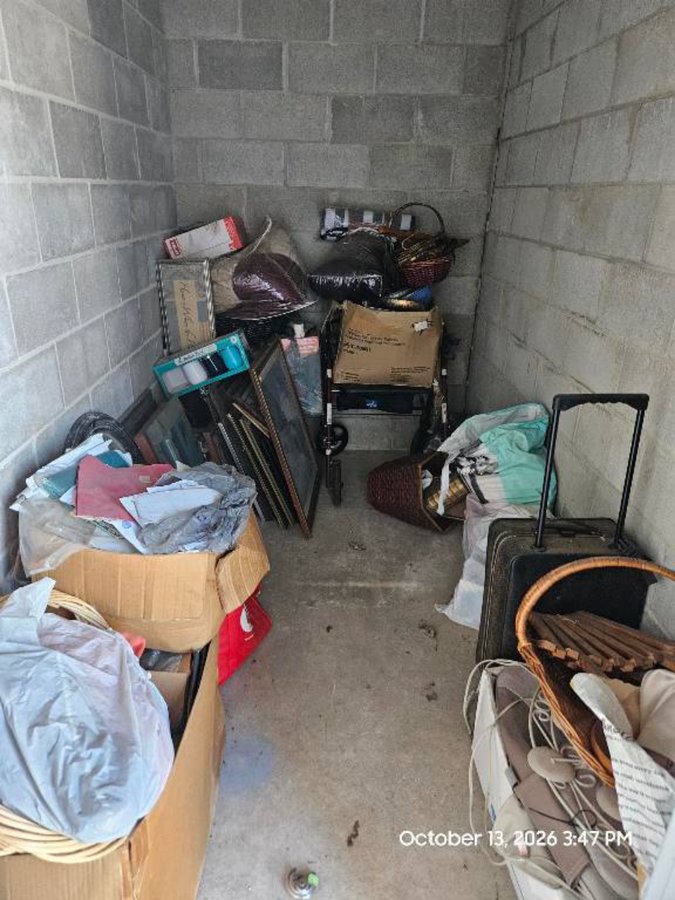 6 x 10 storage unit in Muncie, IN