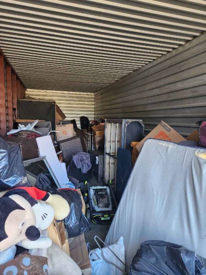 10 x 30 storage unit in Chantilly, VA