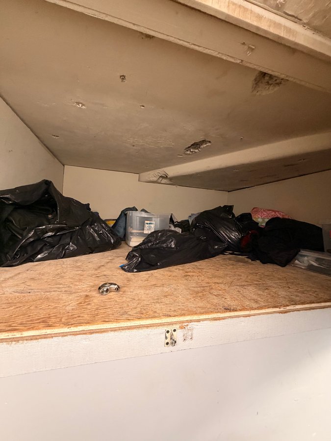 10 x 10 storage unit in Oakland, CA