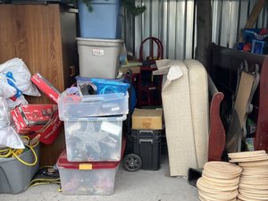 10 x 10 storage unit in Louisville, KY