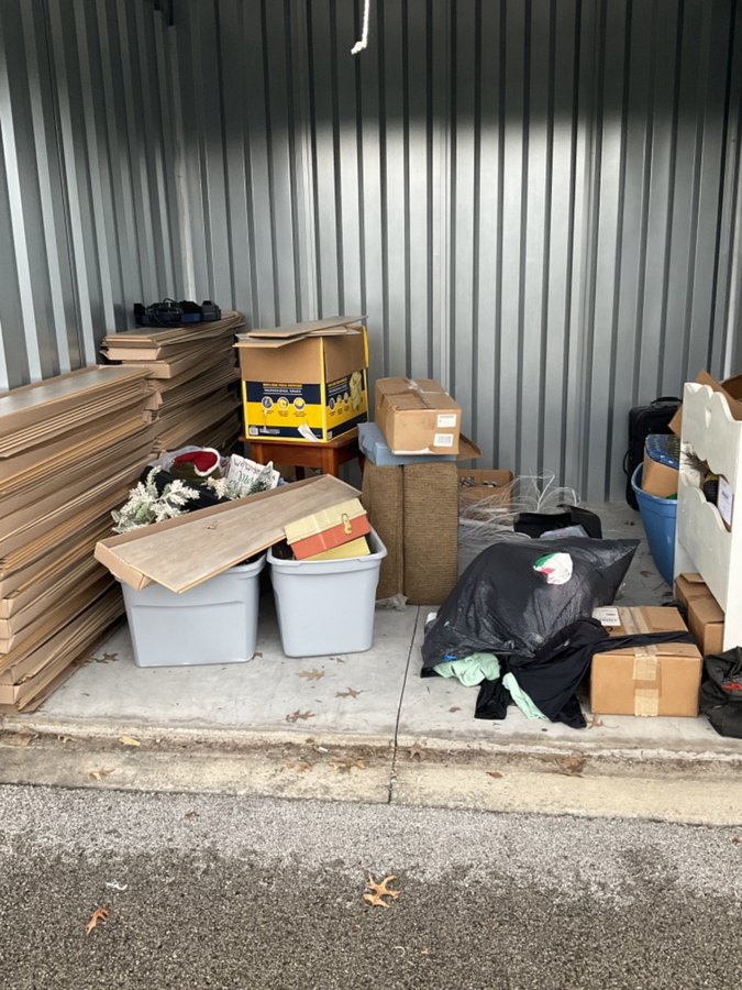 10 x 10 storage unit in Louisville, KY