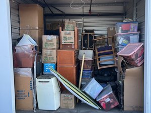 10 x 10 storage unit in Long Beach, CA