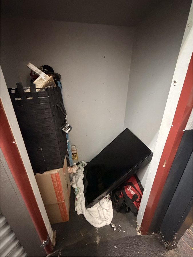 5 x 5 storage unit in Oakland, CA