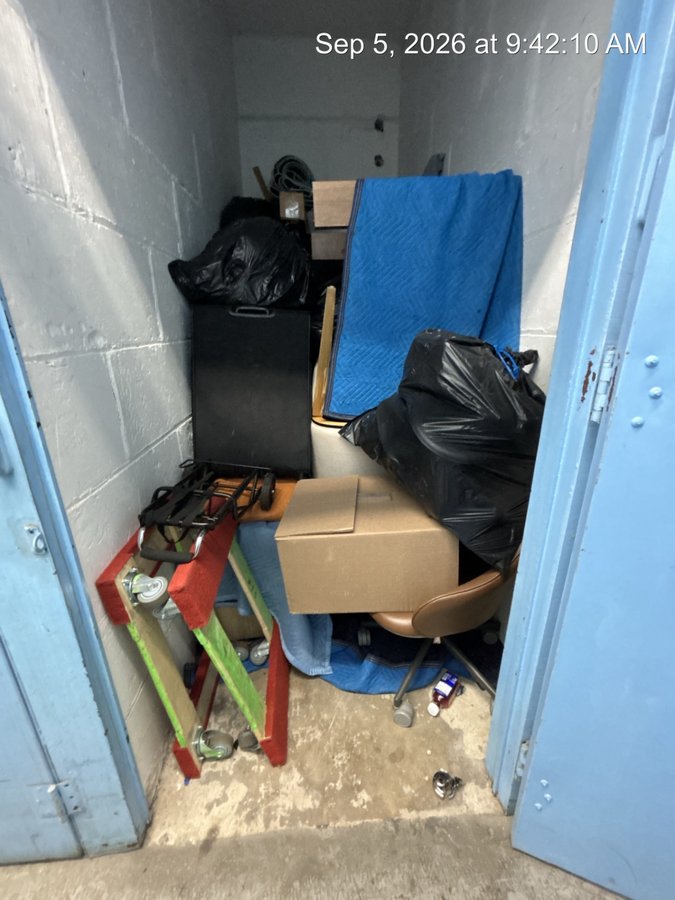 4 x 10 storage unit in Elizabeth, NJ