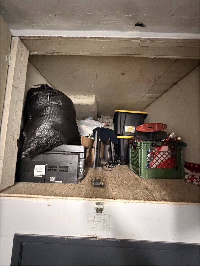 5 x 6 storage unit in Oakland, CA