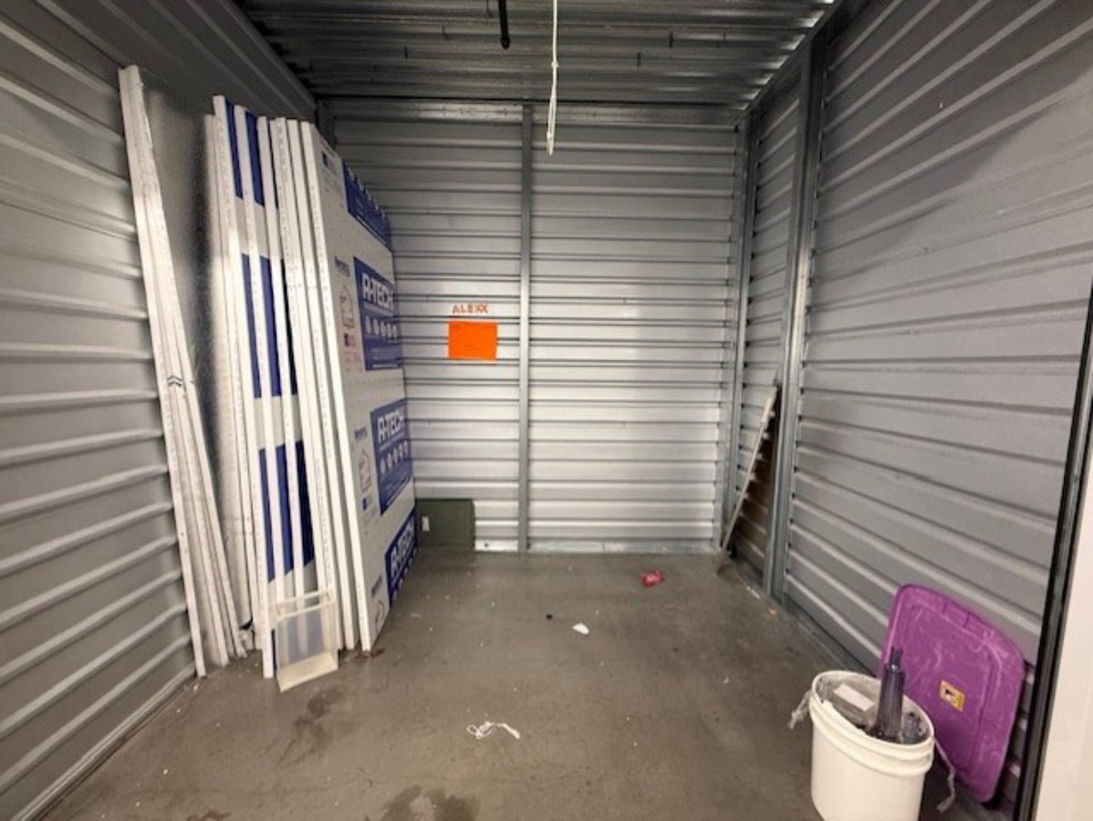 7 x 10 storage unit in Seattle, WA