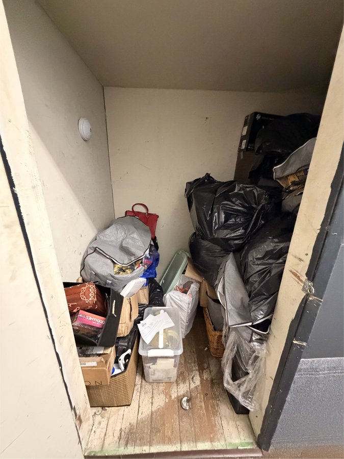 6 x 10 storage unit in Oakland, CA