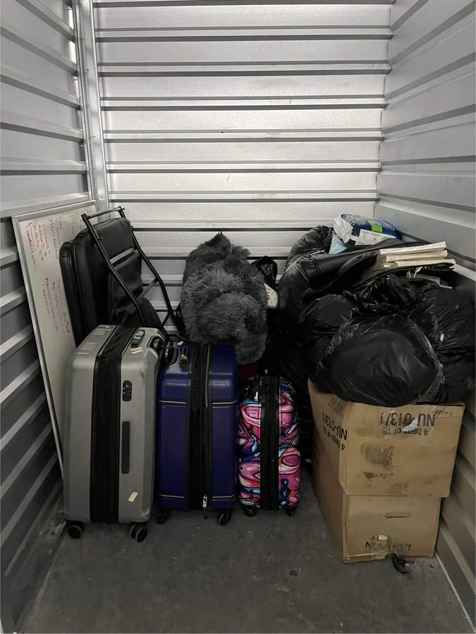 5 x 10 storage unit in Los Angeles, CA