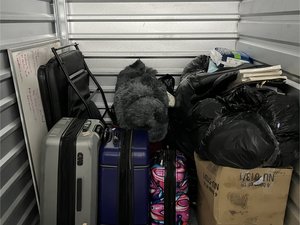 5 x 10 storage unit in Los Angeles, CA