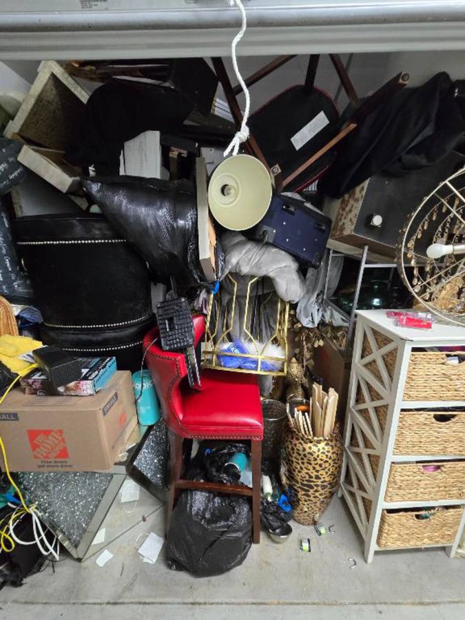 10 x 10 storage unit in East Tampa, FL