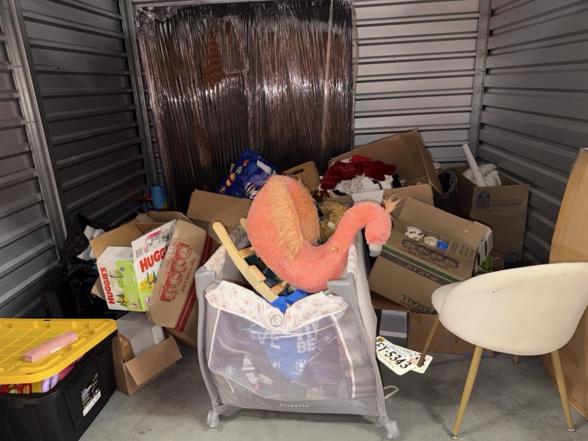 10 x 10 storage unit in Sterling, VA