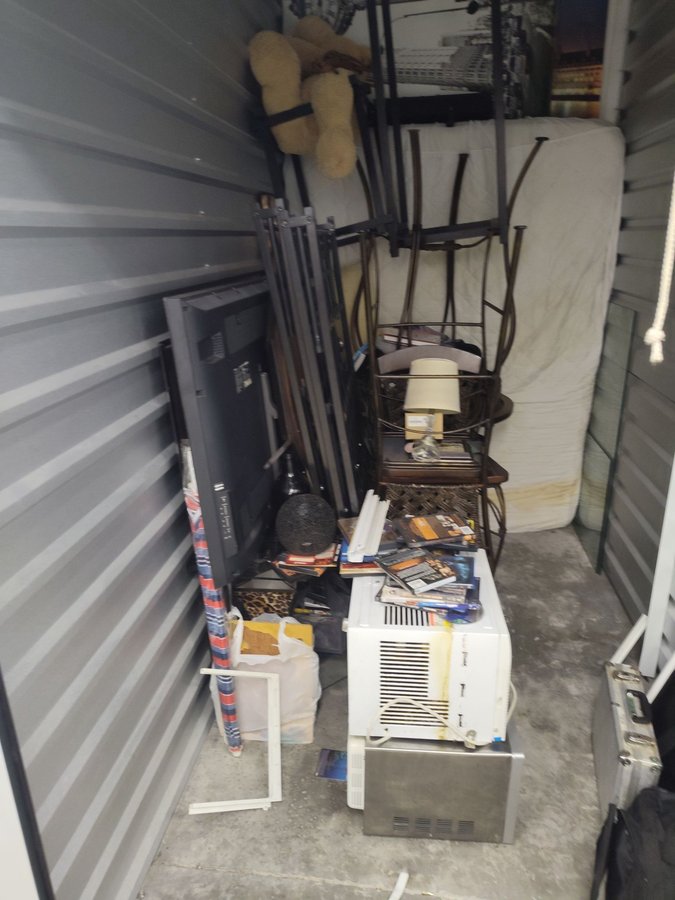 5 x 10 storage unit in Tampa, FL