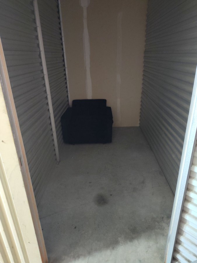 5 x 10 storage unit in Tampa, FL