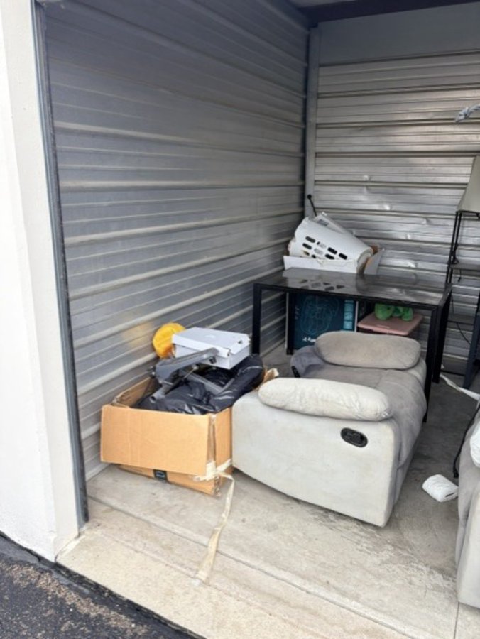 10 x 10 storage unit in Lincoln, NE