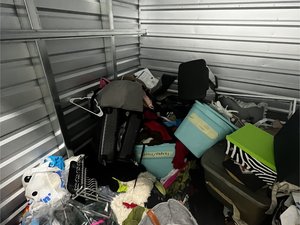 8 x 10 storage unit in Signal Hill, CA