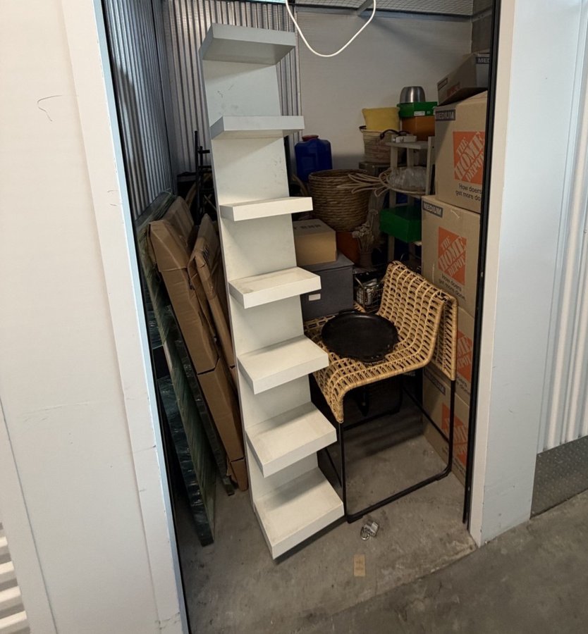 7 x 10 storage unit in Los Angeles, CA