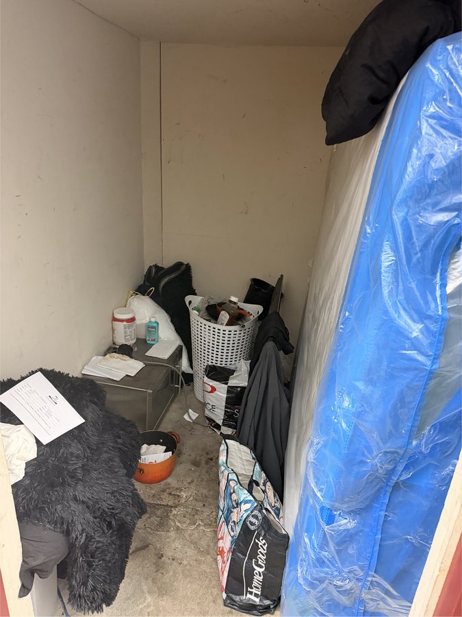 5 x 10 storage unit in Oakland, CA