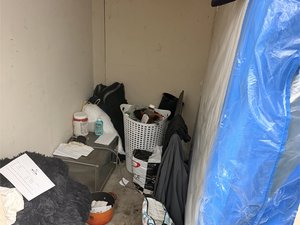 5 x 10 unit in Oakland