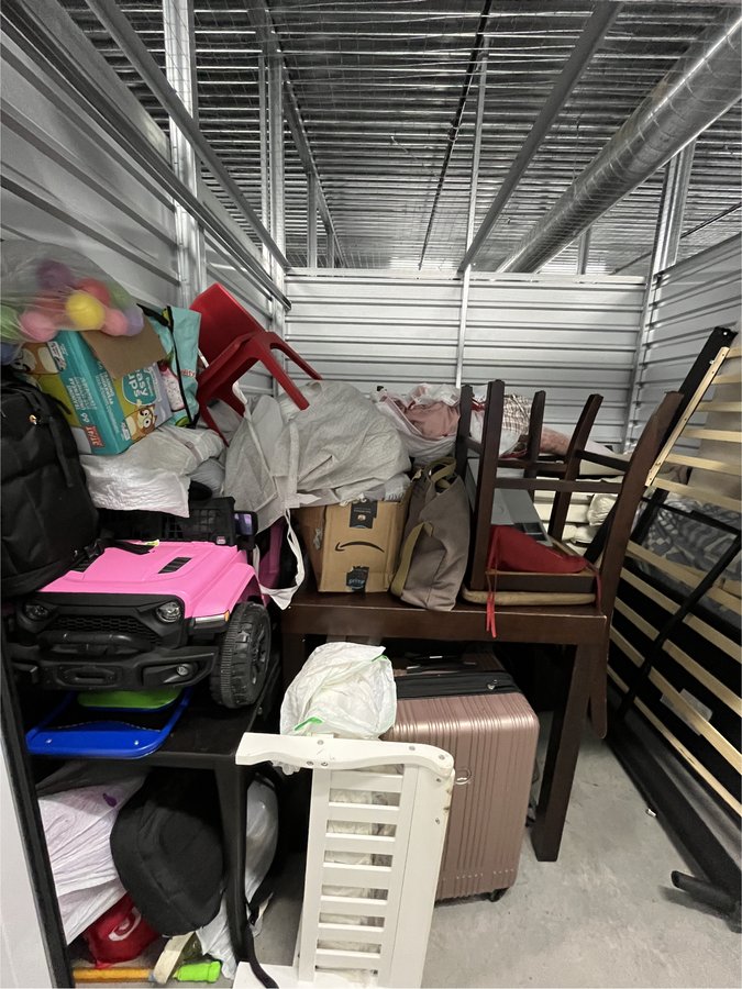 10 x 10 storage unit in Los Angeles, CA