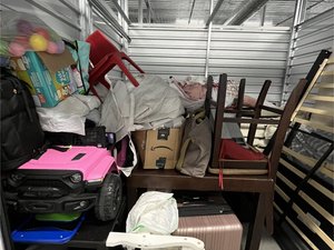 10 x 10 storage unit in Los Angeles, CA