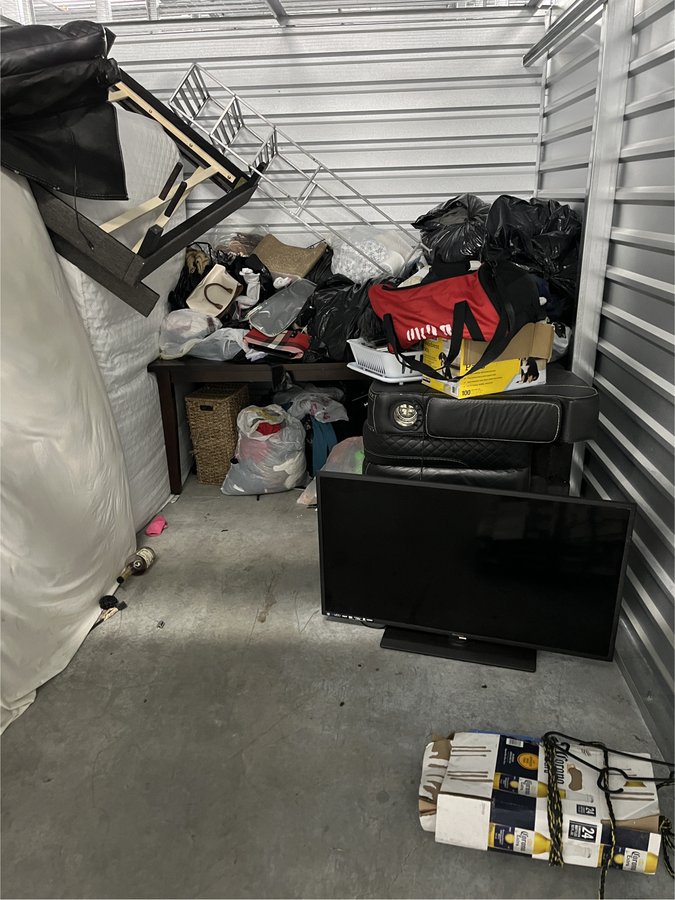 10 x 15 storage unit in Los Angeles, CA
