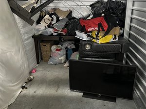 10 x 15 storage unit in Los Angeles, CA