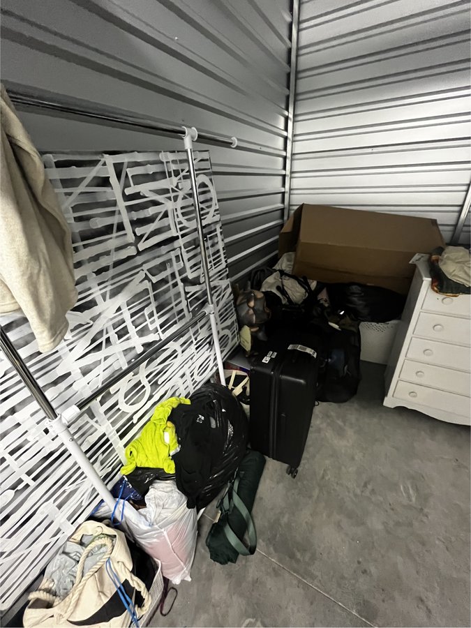 10 x 10 storage unit in Signal Hill, CA