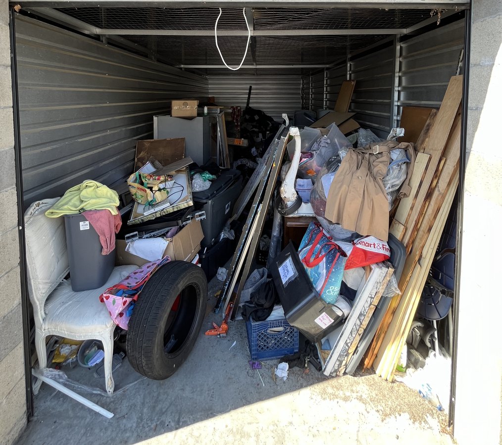 10 x 24 storage unit in Los Angeles, CA