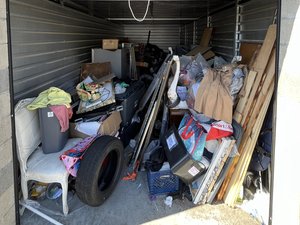 10 x 24 storage unit in Los Angeles, CA